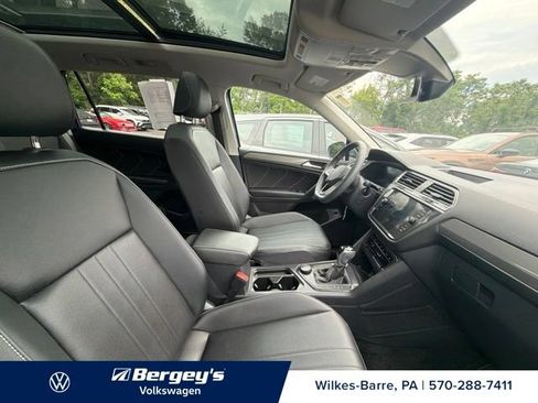 Certified 2024 Volkswagen Tiguan SE AWD/4WD image 16