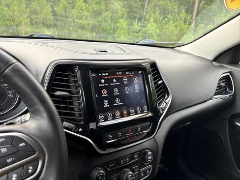 Used 2019 Jeep Cherokee Limited w/ Luxury Group AWD/4WD image 41