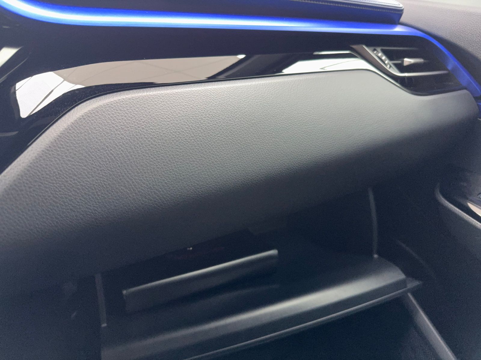 Used 2020 Toyota C-HR XLE FWD image 32