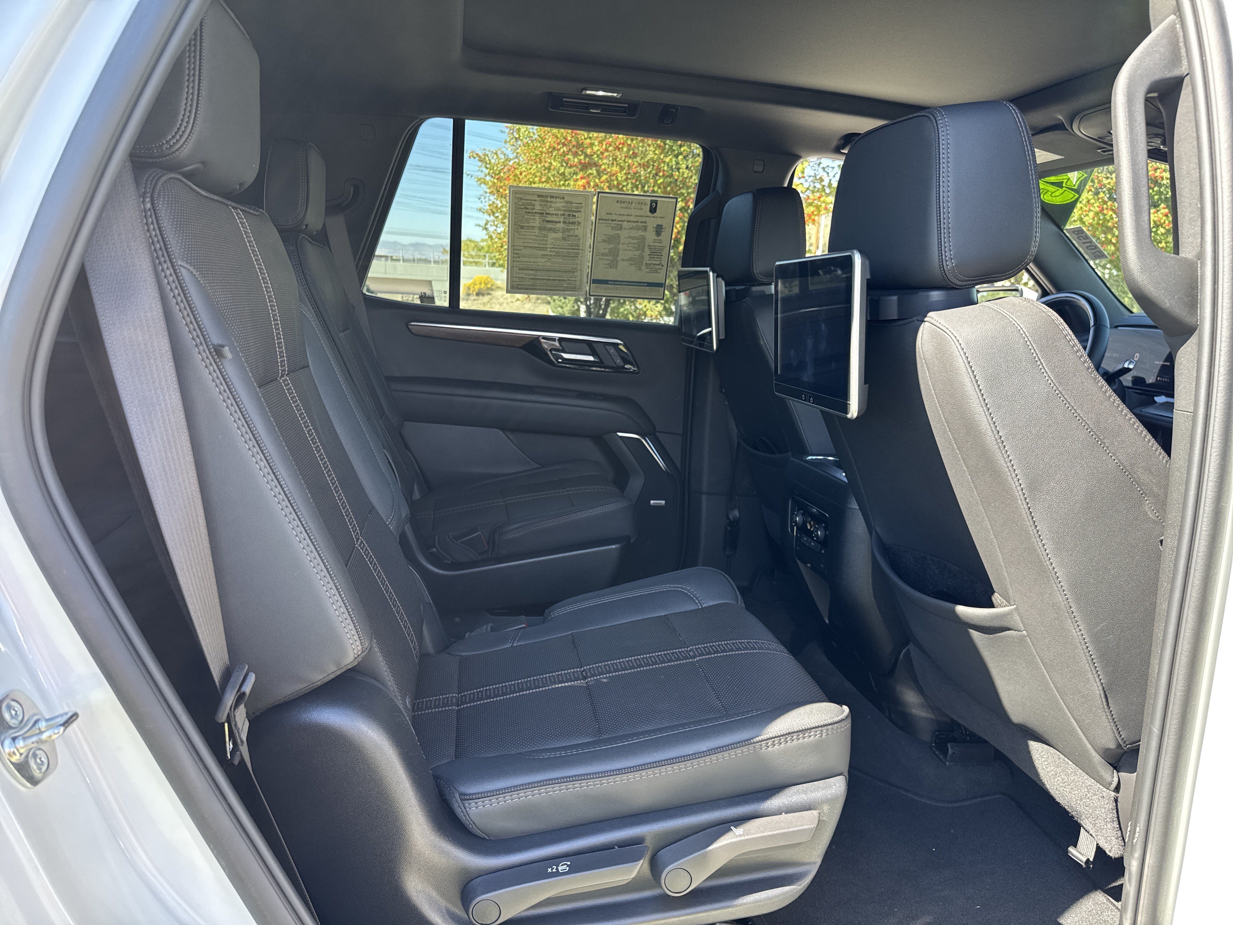 Used 2025 Chevrolet Tahoe High Country w/ LPO, Get Active Package AWD/4WD image 23