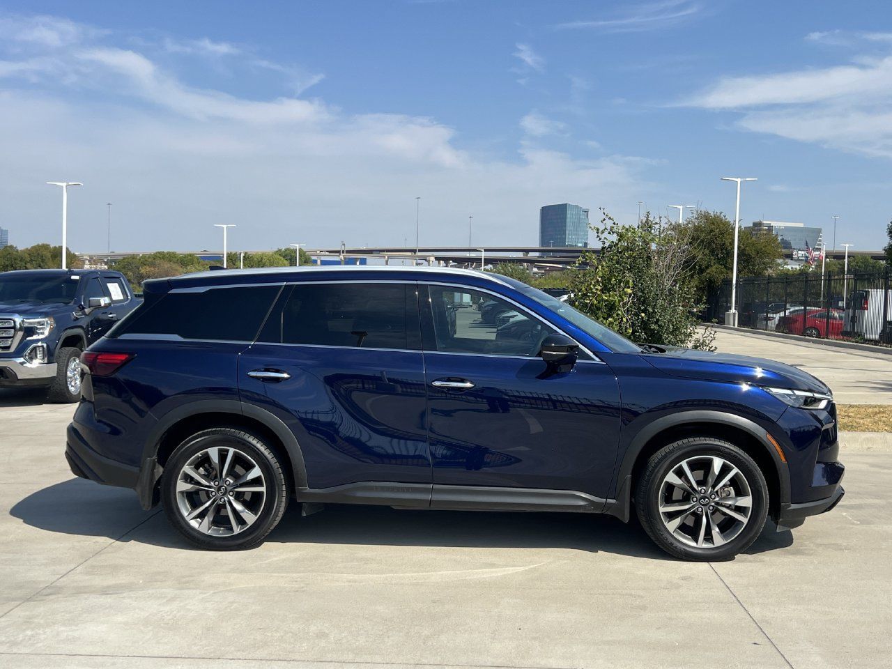 Used 2023 INFINITI QX60 Luxe w/ Performance Audio Package AWD/4WD image 3