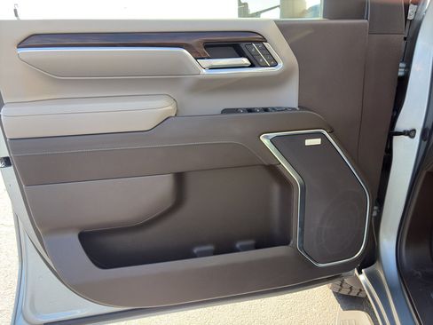 Used 2024 GMC Sierra 3500 SLT w/ SLT Premium Package image 21