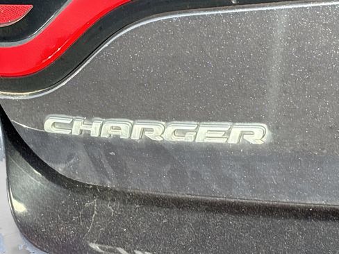 Used 2019 Dodge Charger SXT image 9
