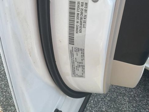 Used 2024 Chrysler Pacifica Touring-L FWD image 19