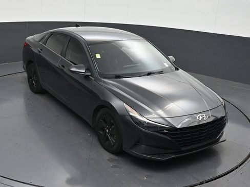 Used 2021 Hyundai Elantra SEL w/ Preferred Accessory Package FWD image 21
