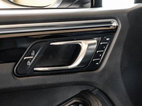 Used 2020 Porsche Macan AWD/4WD image 53
