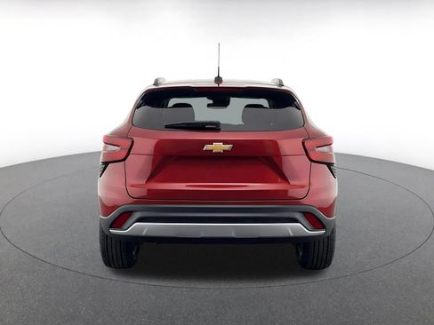 Used 2025 Chevrolet Trax LT FWD image 8