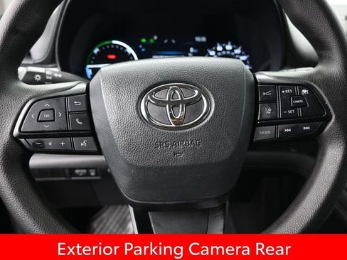 Used 2025 Toyota Sienna LE image 12