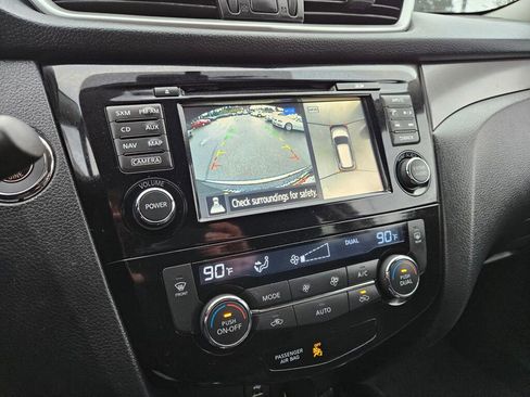 Used 2016 Nissan Rogue SV w/ SV Premium Package image 14