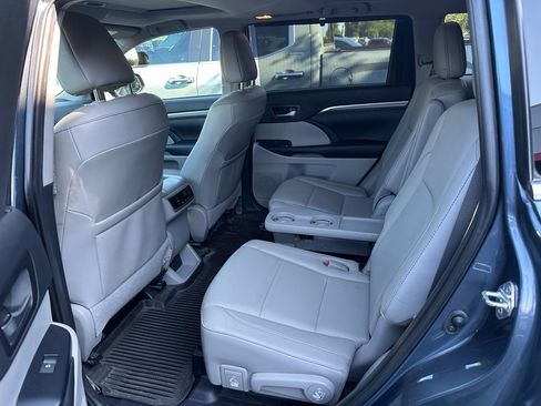 Used 2019 Toyota Highlander Limited AWD/4WD image 17