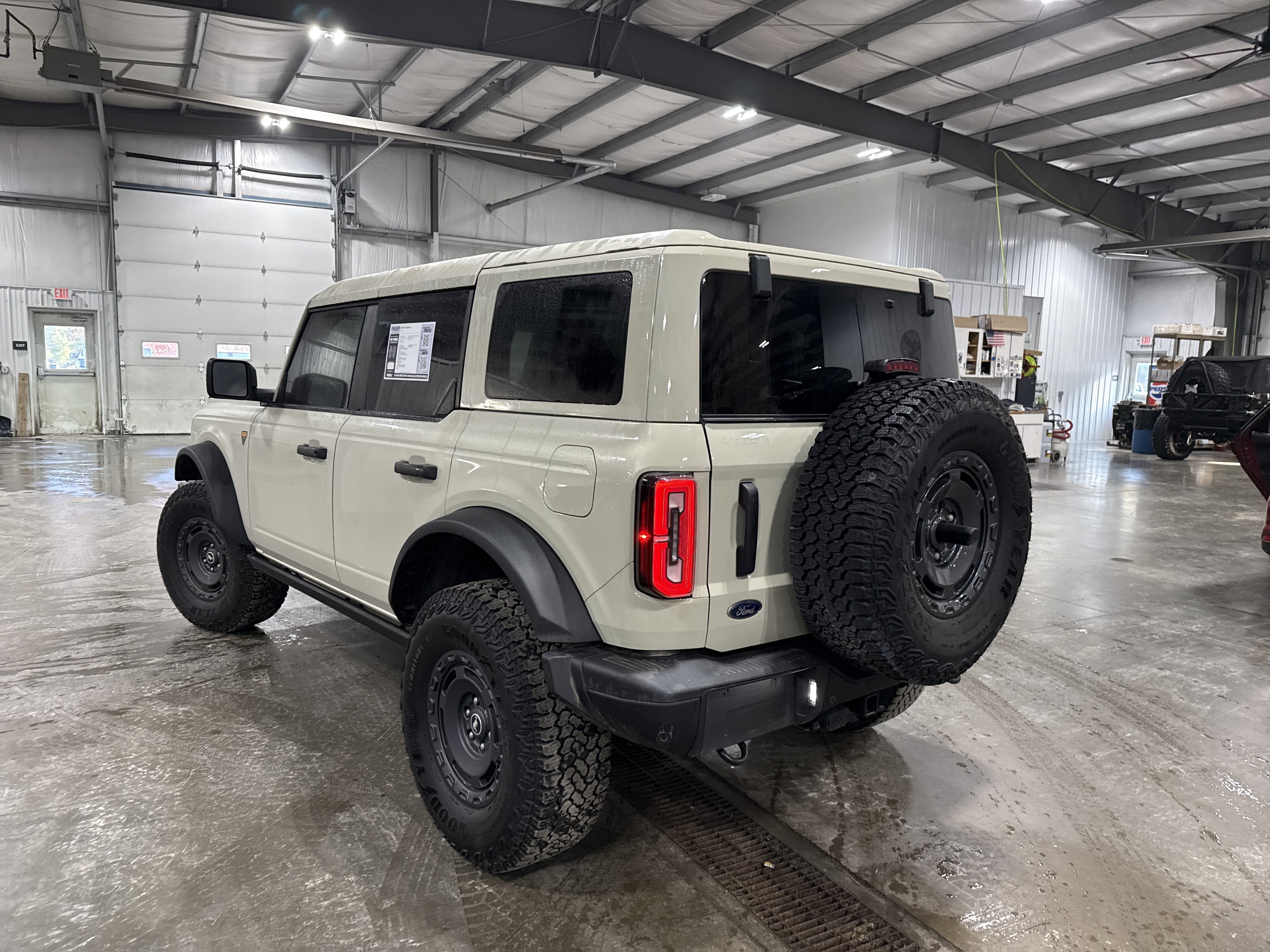 Used 2025 Ford Bronco Badlands w/ Sasquatch Package AWD/4WD image 4