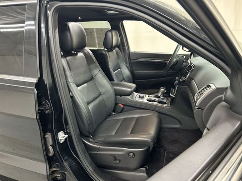 Used 2019 Jeep Grand Cherokee Limited image 24