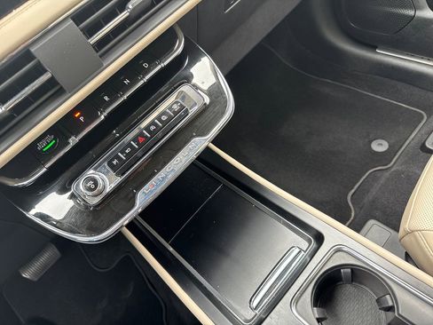 Used 2025 Lincoln Corsair FWD w/ Equipment Group 101A image 16