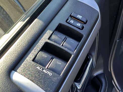 Used 2020 Toyota 4Runner SR5 image 19