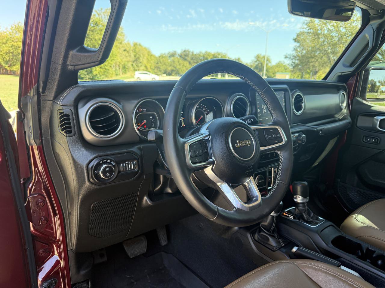 Used 2022 Jeep Gladiator Rubicon w/ Cold Weather Group AWD/4WD image 13