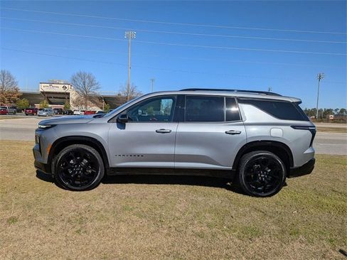 Used 2024 Chevrolet Traverse RS image 6