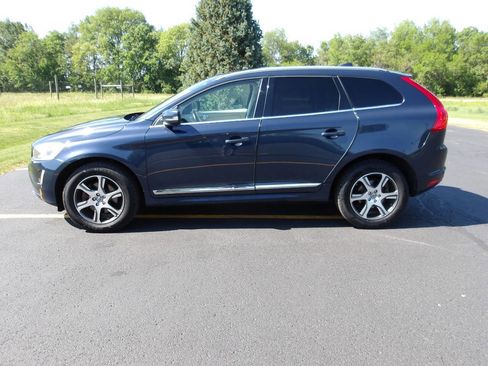 Used 2015 Volvo XC60 T6 w/ Proximity Package AWD/4WD image 10