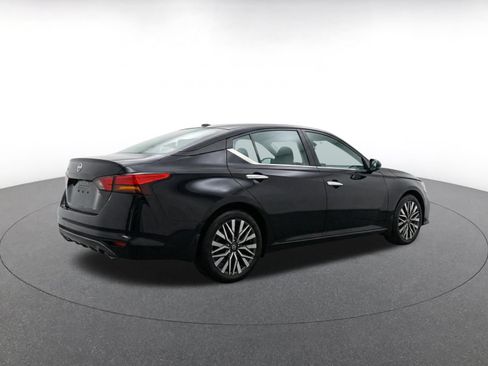 Used 2025 Nissan Altima 2.5 SV FWD image 7