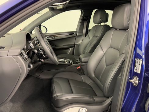 Certified 2026 Porsche Macan AWD/4WD image 5