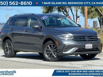 Used 2022 Volkswagen Tiguan SE w/ Panoramic Sunroof Package