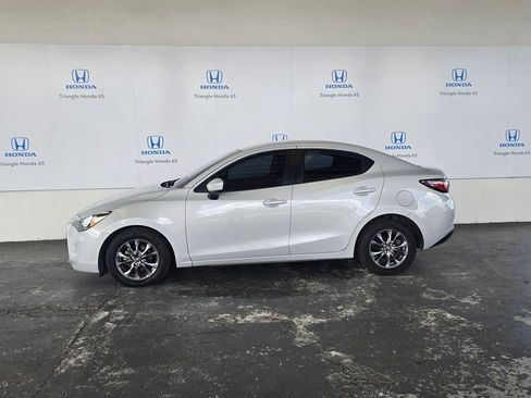 Used 2020 Toyota Yaris LE image 3