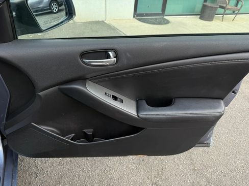 Used 2011 Nissan Altima 2.5 SL w/ Technology Pkg FWD image 18