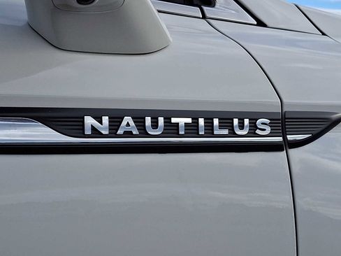 Used 2020 Lincoln Nautilus Reserve image 32