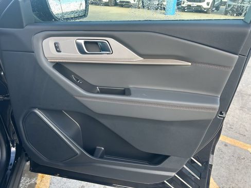 New 2026 Ford Explorer Active AWD/4WD image 9