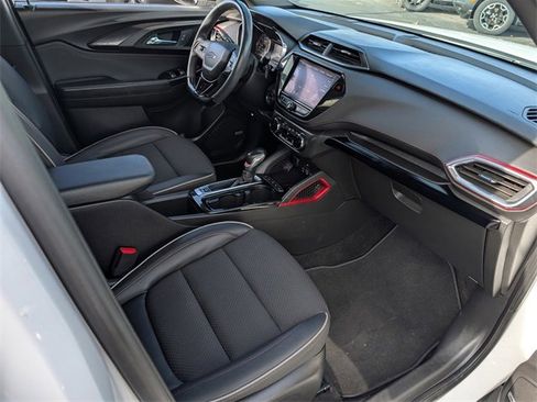 Used 2022 Chevrolet TrailBlazer RS w/ Technology Package image 25