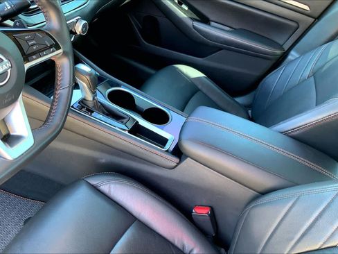 Used 2024 Nissan Altima 2.5 SR w/ SR Premium Package FWD image 15