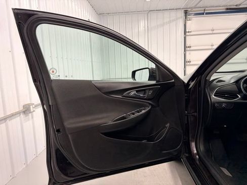 Used 2020 Chevrolet Malibu LT FWD image 14