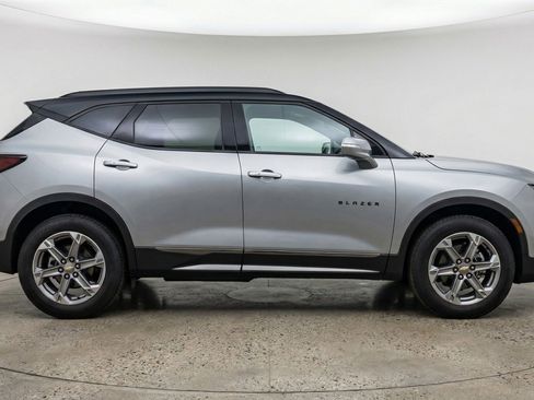 Used 2025 Chevrolet Blazer LT FWD image 11