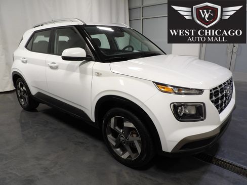 Used 2025 Hyundai Venue SEL FWD image 1