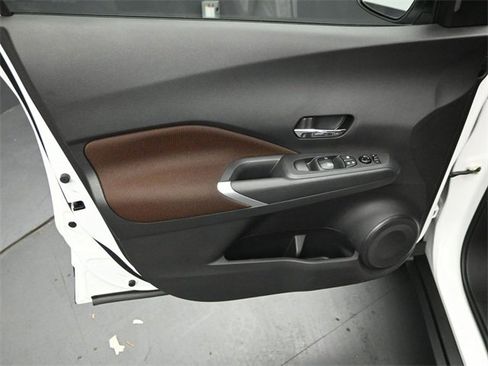 Used 2023 Nissan Kicks SR image 18