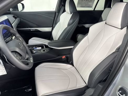 Used 2025 Lexus TX 500h AWD w/ Technology Package image 20