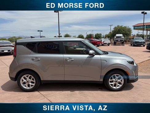 Used 2025 Kia Soul LX FWD image 9