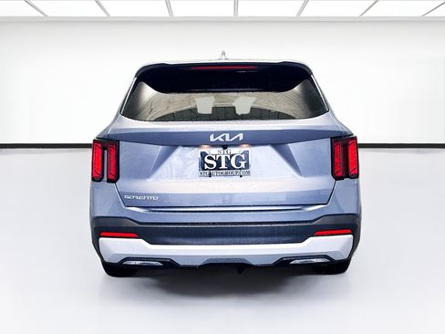 Used 2025 Kia Sorento LX FWD image 5