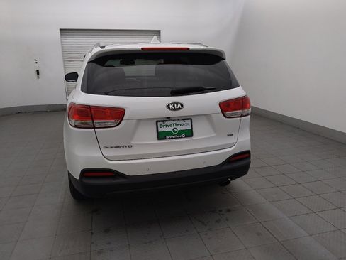 Used 2017 Kia Sorento AWD w/ LX Convenience Package image 6