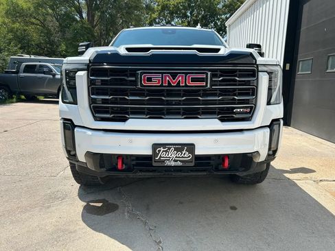 Used 2024 GMC Sierra 2500 AT4 w/ AT4 Premium Plus Package AWD/4WD image 3