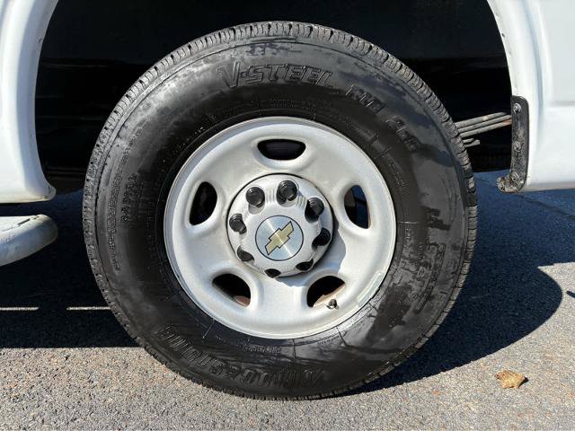Used 2024 Chevrolet Express 2500 w/ Driver Convenience Package RWD image 12