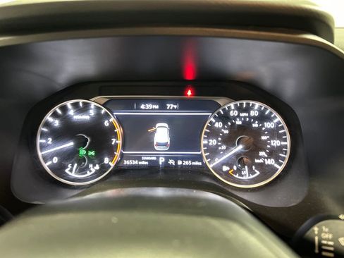 Used 2025 Nissan Rogue SV FWD image 14