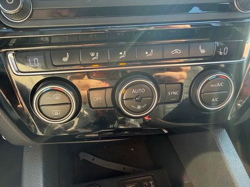 Used 2017 Volkswagen Jetta GLI image 30