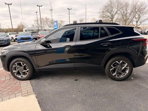 Used 2024 Chevrolet Trax LT w/ Driver Confidence Package image 4