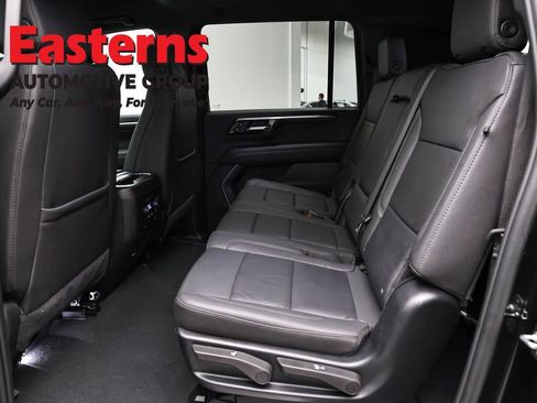 Used 2025 Chevrolet Suburban Z71 AWD/4WD image 23