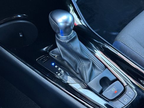 Used 2022 Toyota C-HR XLE image 21