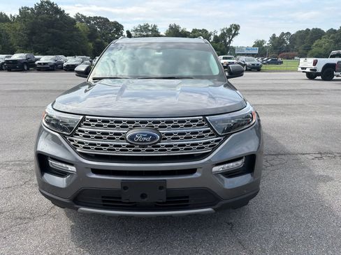 Used 2022 Ford Explorer Limited w/ Equipment Group 301A AWD/4WD image 2