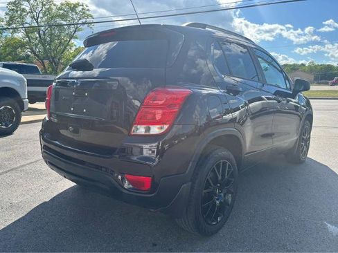 Used 2021 Chevrolet Trax LT w/ Premium Seat Package AWD/4WD image 10