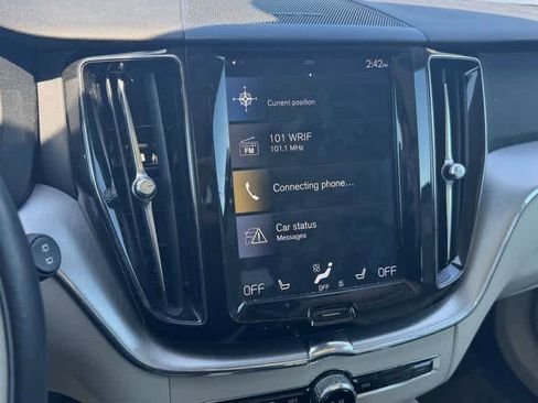 Used 2019 Volvo XC60 T6 Momentum w/ Multimedia Package image 20