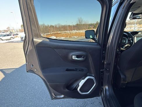 Used 2019 Jeep Renegade Latitude w/ Cold Weather Group image 22