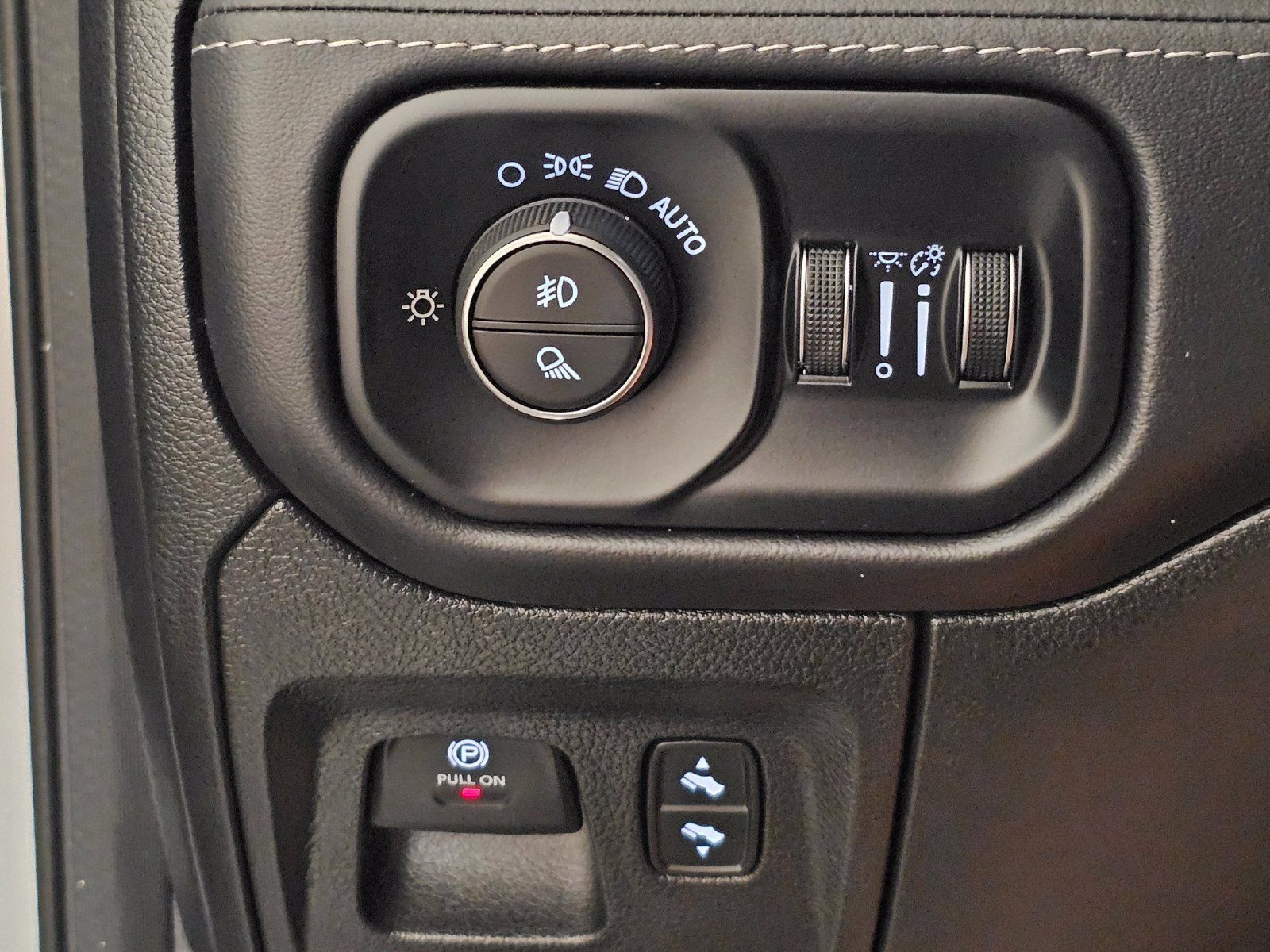 Used 2024 RAM 1500 Limited w/ Night Edition AWD/4WD image 15